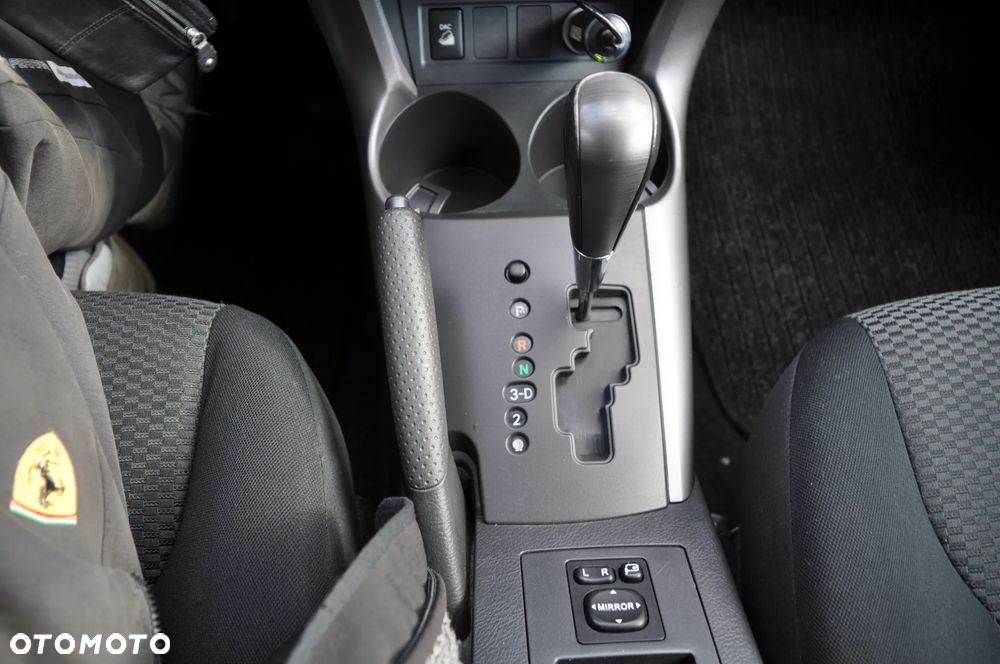 Toyota RAV4 2.0 4x4 Automatik - 29