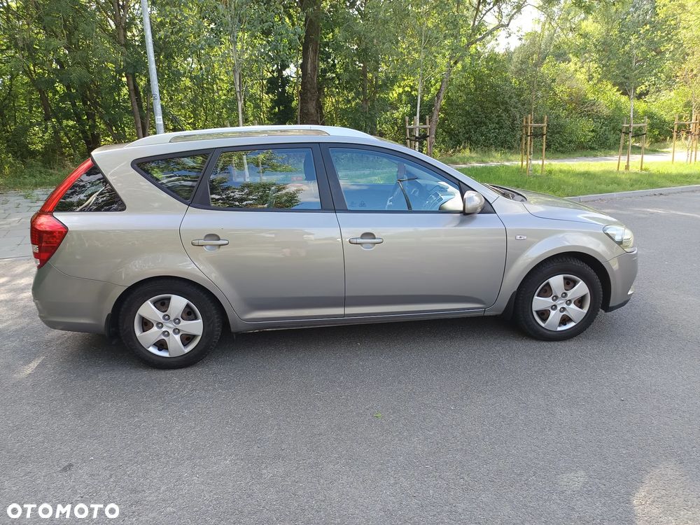 Kia Ceed - 4