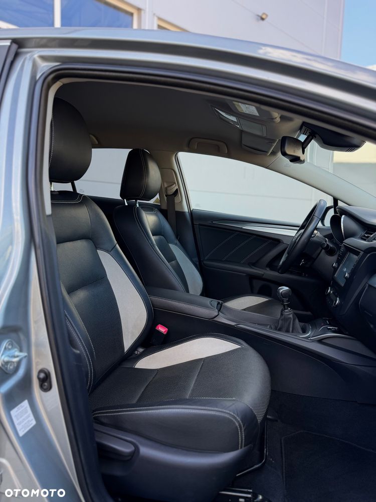 Toyota Avensis 1.8 Premium - 29