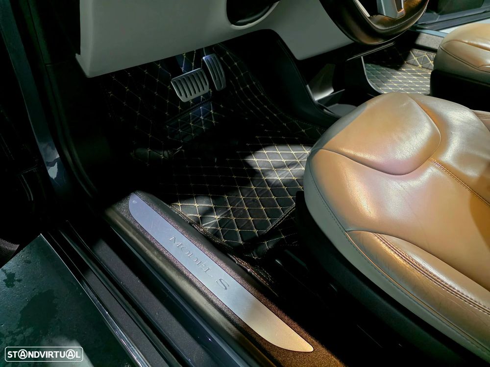 Tesla Model S 85 - 17