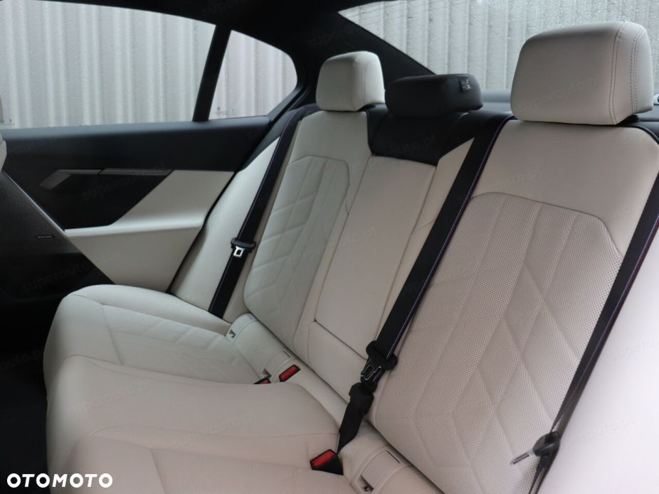 BMW Seria 5 520d xDrive mHEV M Sport - 11