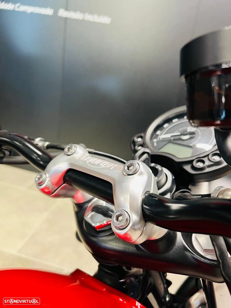 Triumph Street Twin 900 - 9