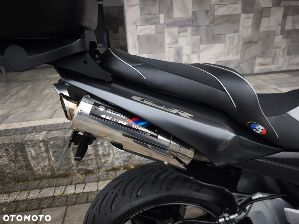 Suzuki GSR - 9