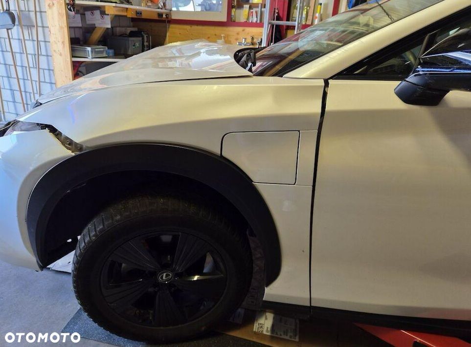 Lexus RZ 450e Prestige DIRECT4 - 7
