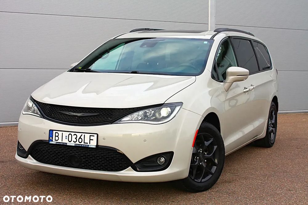 Chrysler Pacifica - 1