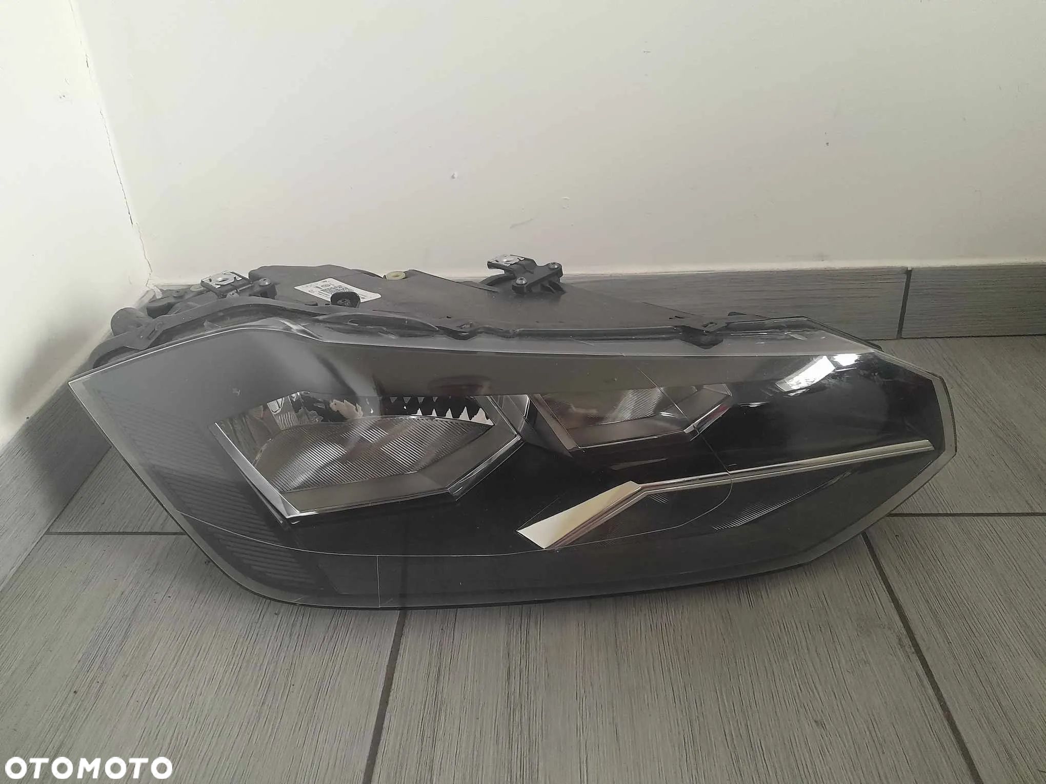 PRAWA LAMPA PRZEDNIA PRZÓD VW POLO 2G1 VI ZWYKŁA H7 2G1941006 - 1