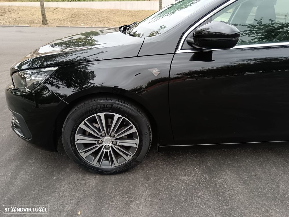 Peugeot 308 1.2 PureTech S&S Road Trip EAT8 - 5