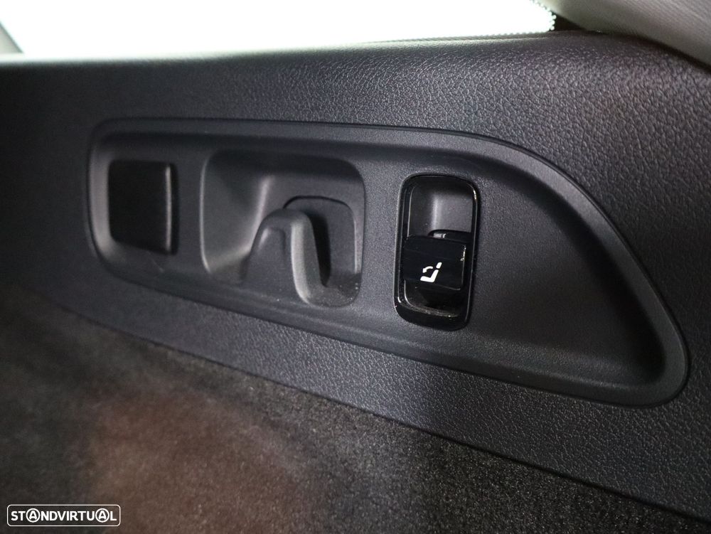 Mercedes-Benz E 300 de 4Matic All-Terrain - 30