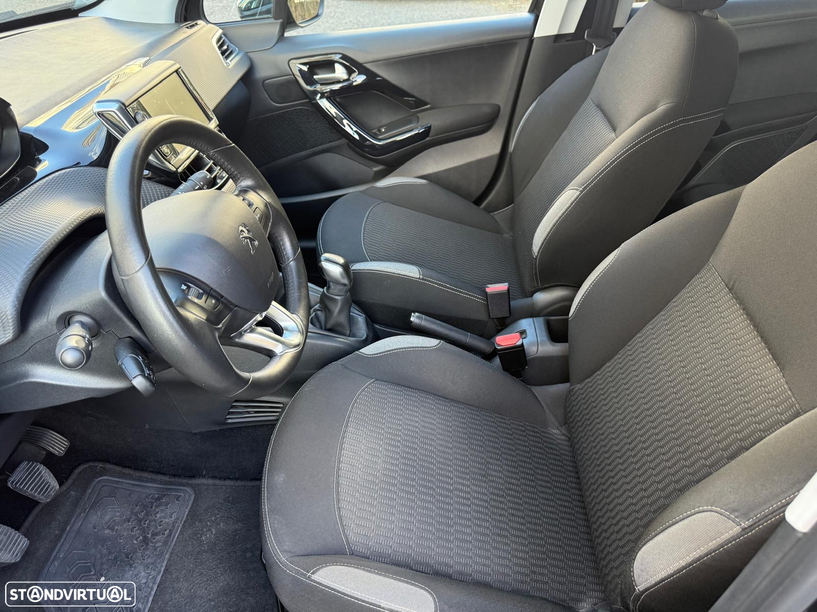 Peugeot 208 1.2 PureTech Style - 5