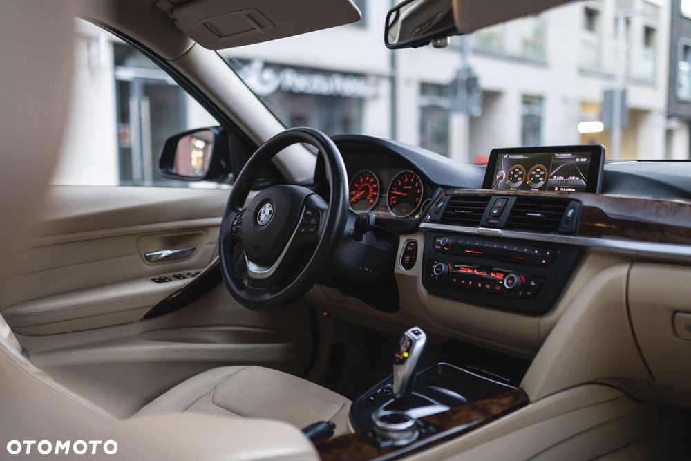 BMW Seria 3 335i xDrive - 7