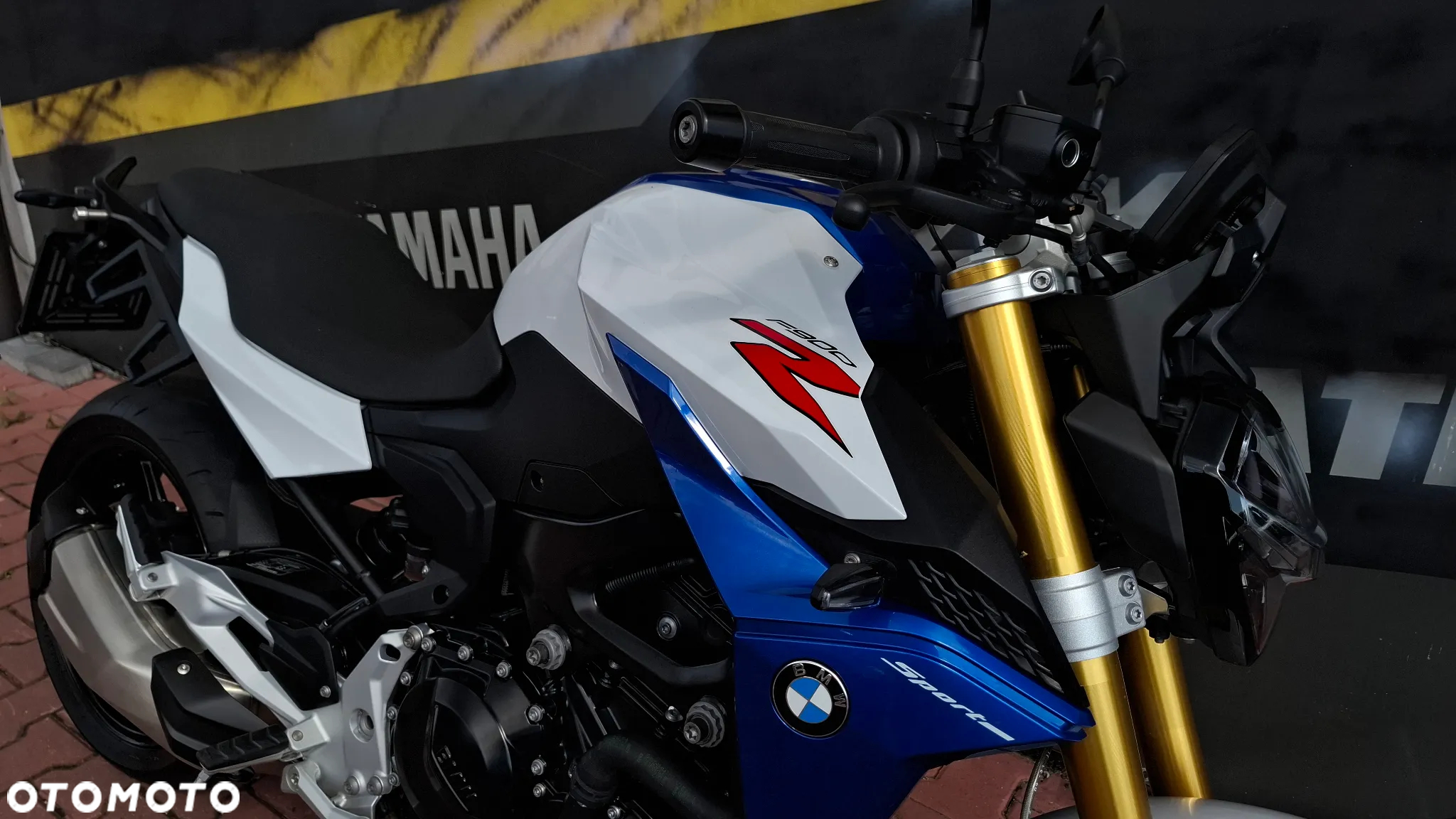 BMW F - 19