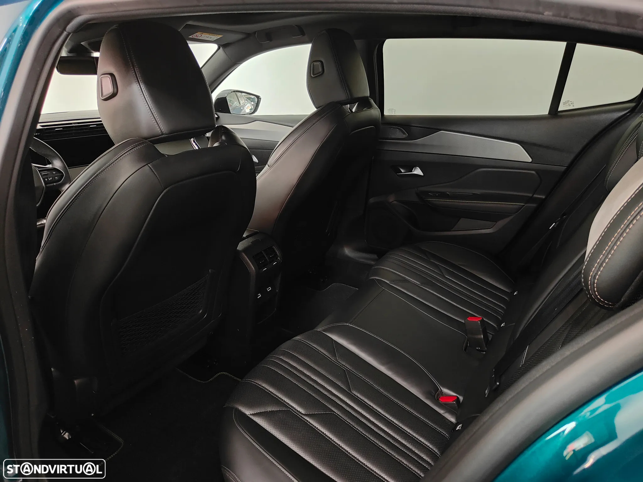 Peugeot 408 1.6 Hybrid GT e-EAT8 - 32