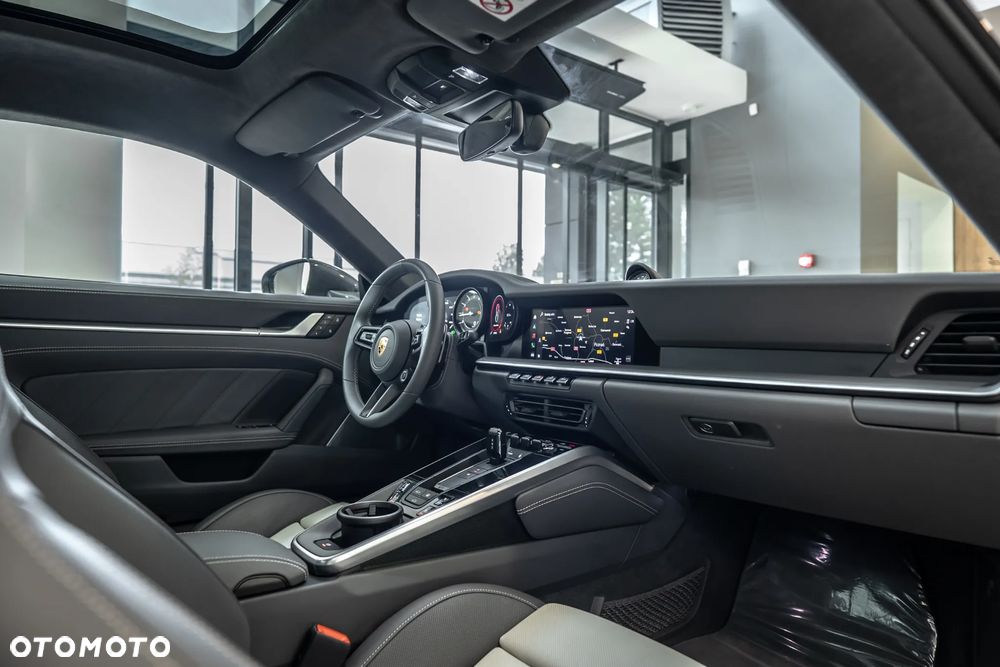 Porsche 911 Turbo S - 40