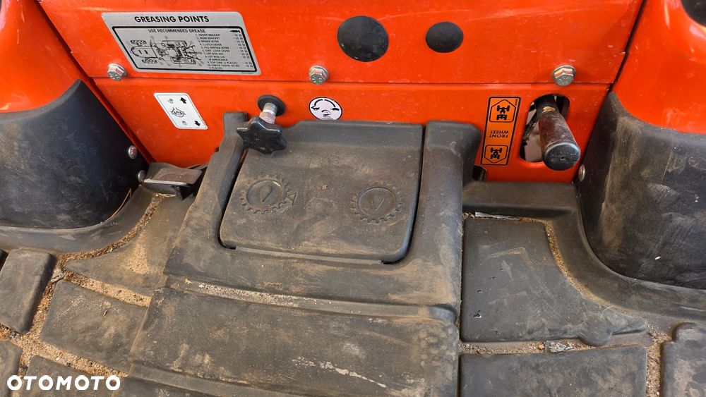 Mitsubishi Tafe 6028 - 13