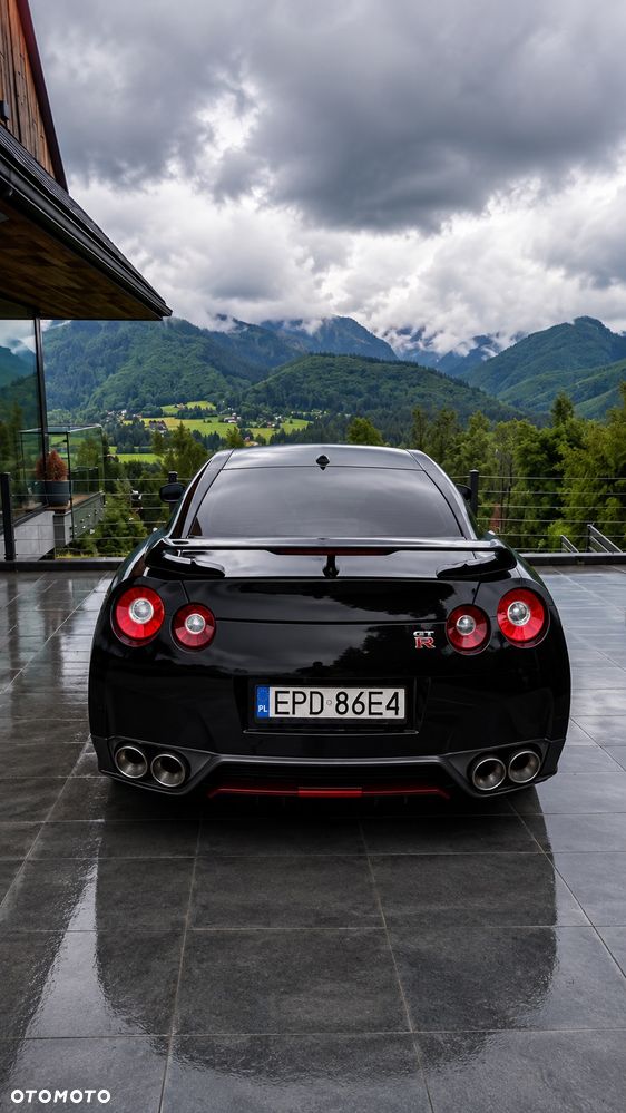 Nissan GT-R - 3