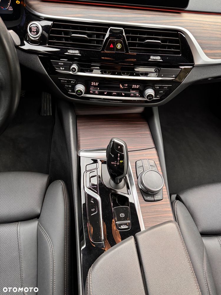 BMW Seria 5 520d xDrive - 23