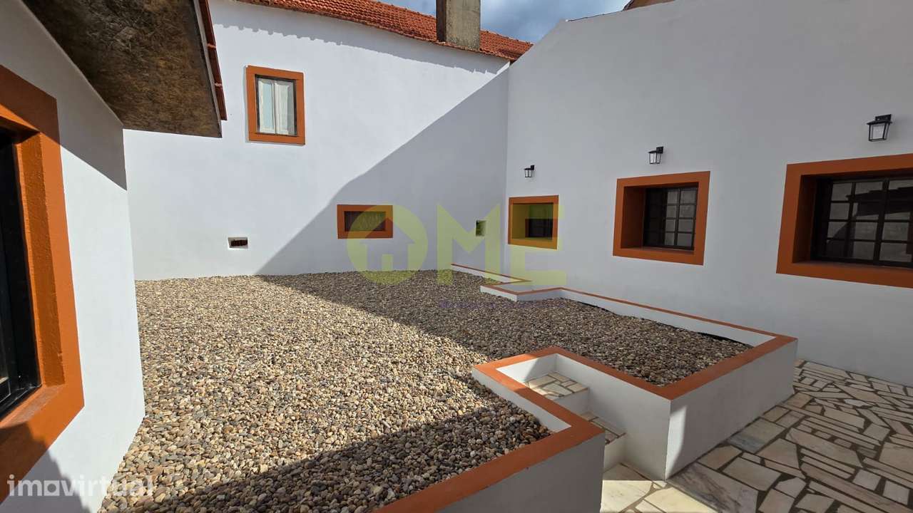 Propriedade com três casas - Grande imagem: 2/24