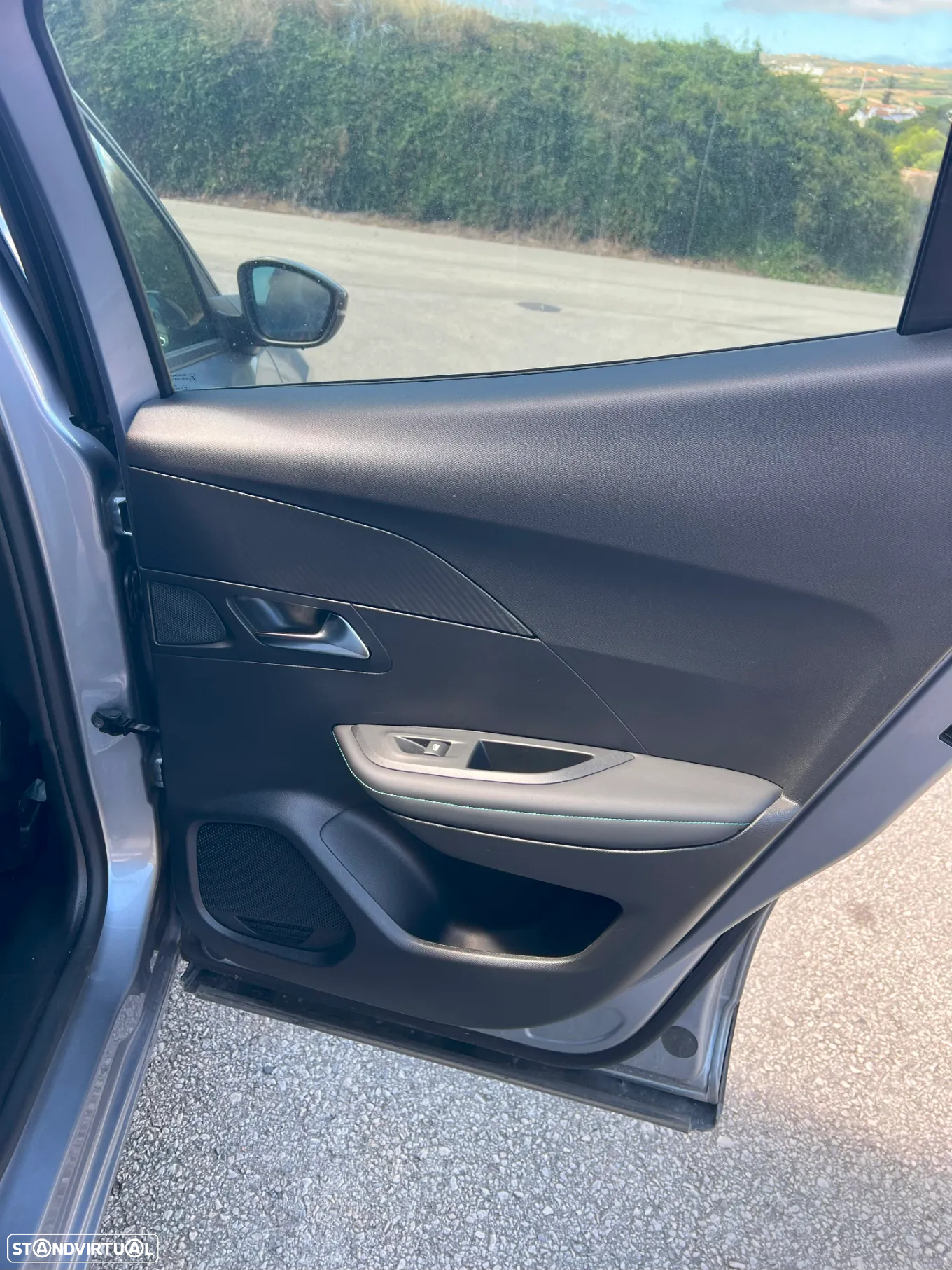 Peugeot 2008 1.2 PureTech Allure Pack EAT8 - 24