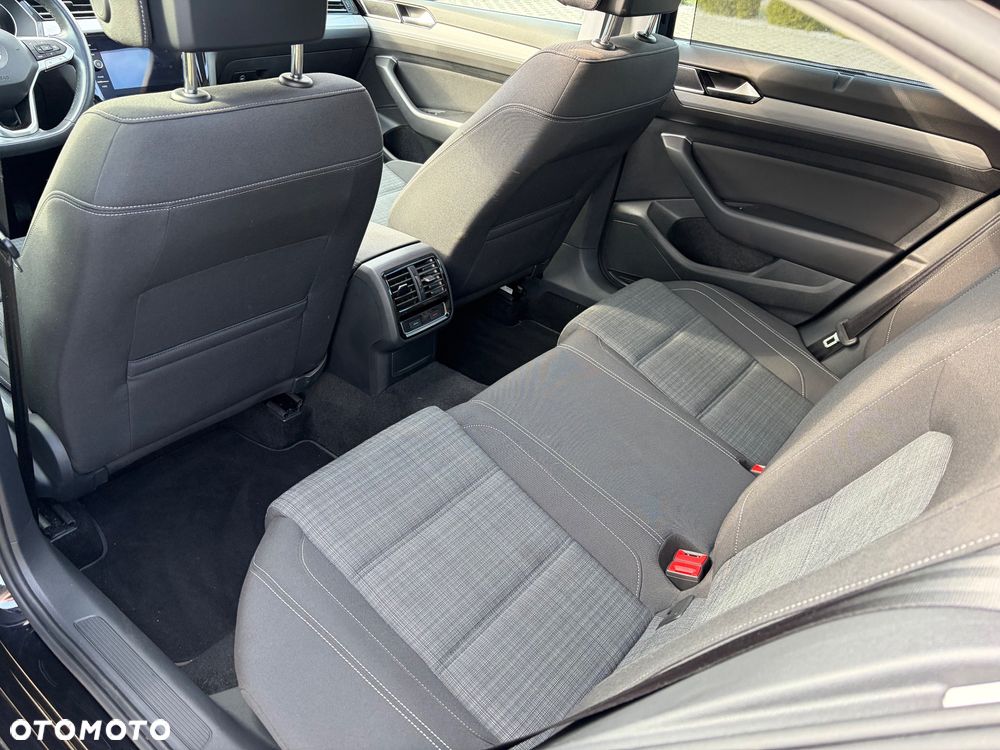 Volkswagen Passat 2.0 TDI SCR DSG Comfortline - 14