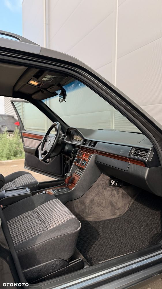 Mercedes-Benz W124 (1984-1993) - 21