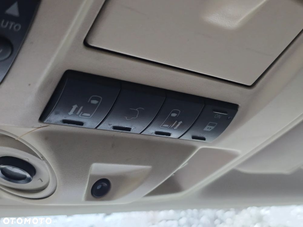 Chrysler Grand Voyager 2.8 CRD Automatik Limited - 31