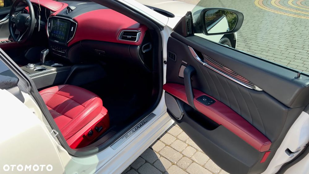 Maserati Ghibli S GranSport - 19