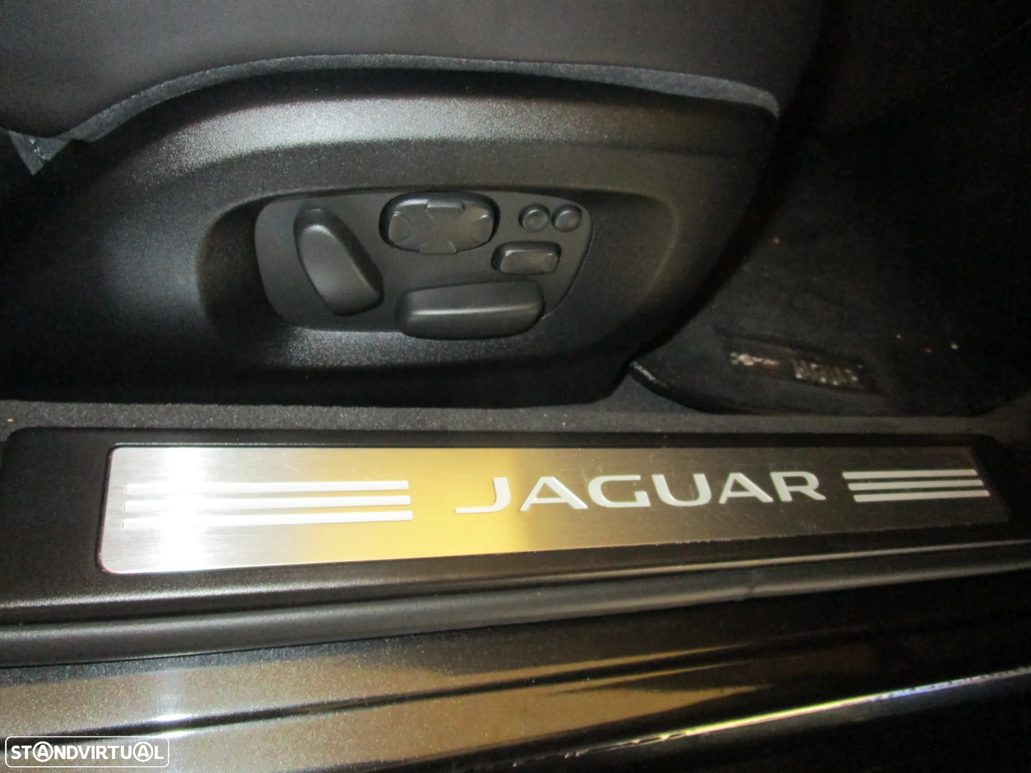 Jaguar XF 2.2 D R-Sport - 44