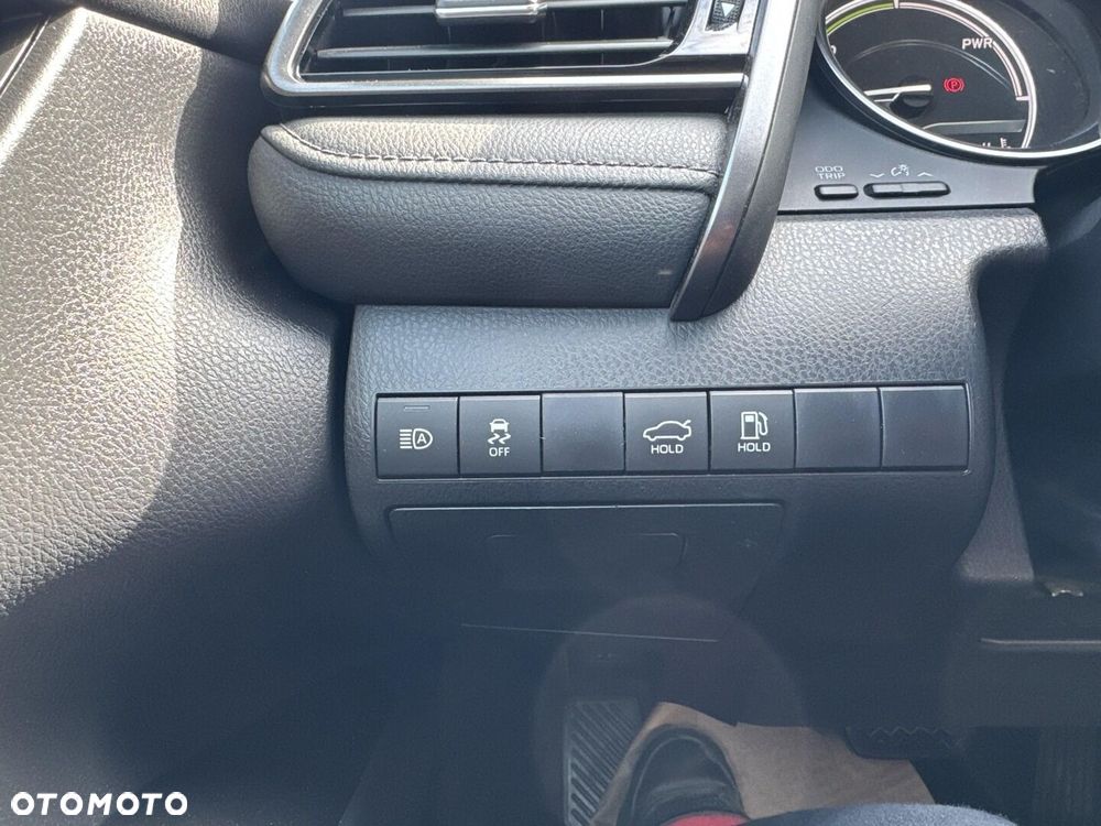 Toyota Camry 2.5 Hybrid Comfort CVT - 22