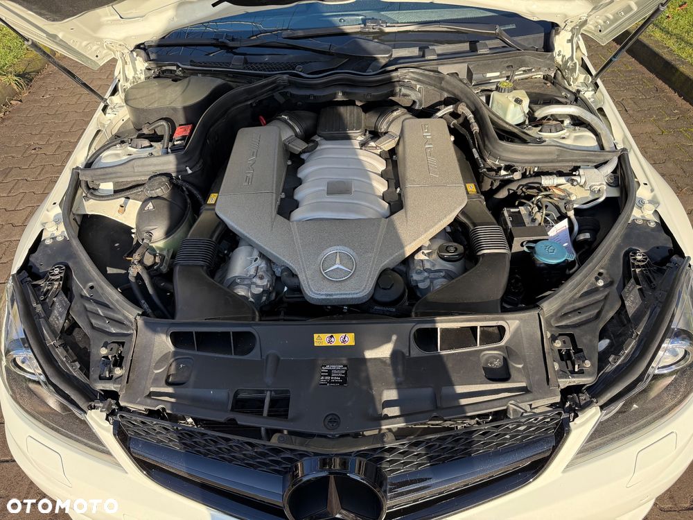 Mercedes-Benz Klasa C 63 AMG 7G-TRONIC SPORT EDITION - 32