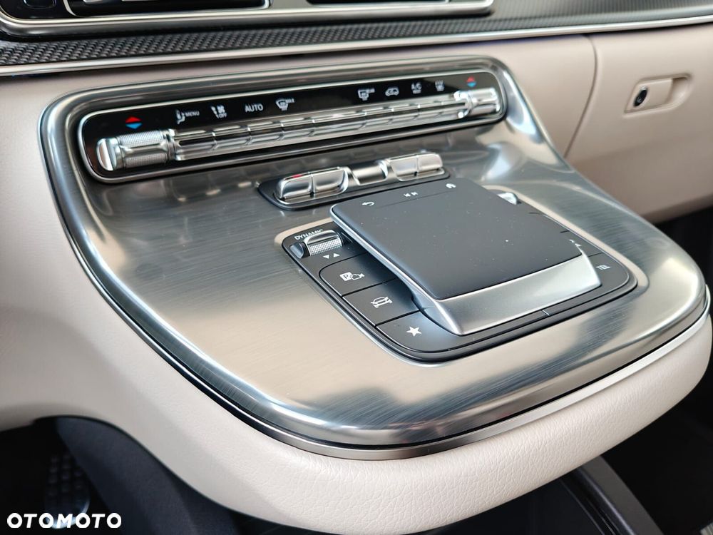 Mercedes-Benz klasa-v V 300 d Exclusive AMG AirMatic - 17