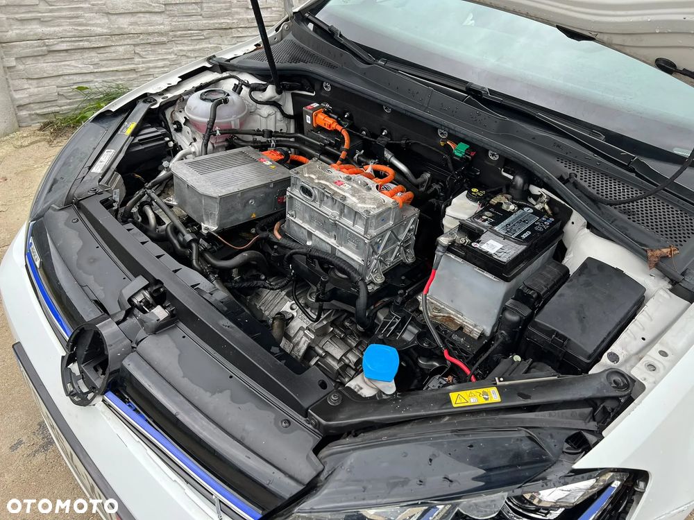 Volkswagen Golf e-Golf - 28