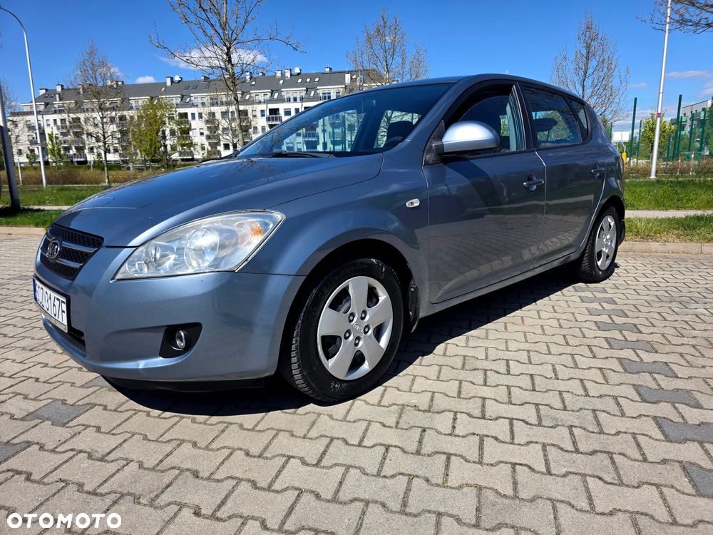 Kia Ceed 2.0 crdi Comfort + - 13