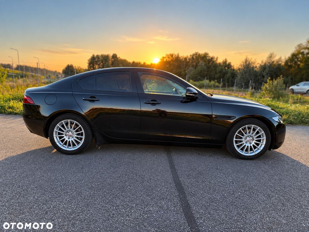 Jaguar XE 2.0 D Prestige - 3