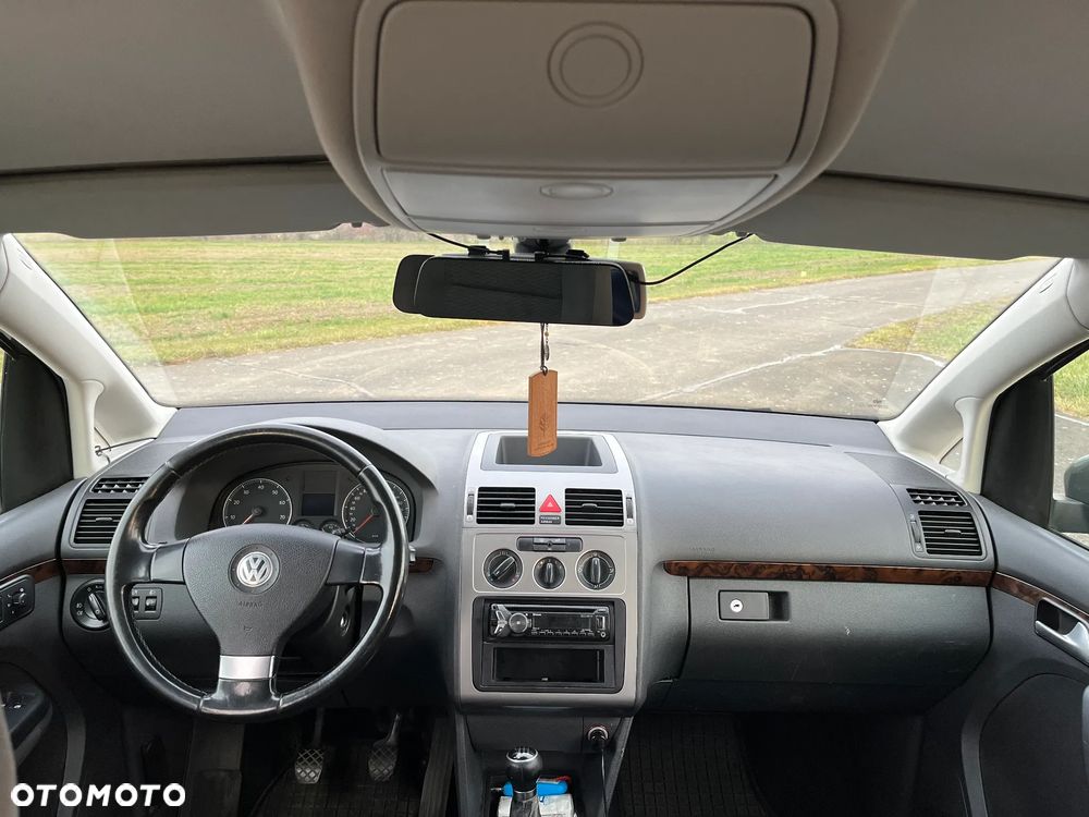 Volkswagen Touran 1.4 TSI Conceptline - 8