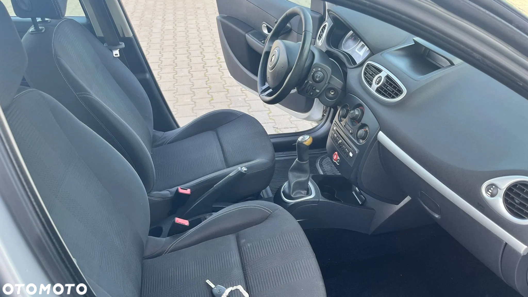 Renault Clio 1.2 16V TCE Alize Euro5 - 16