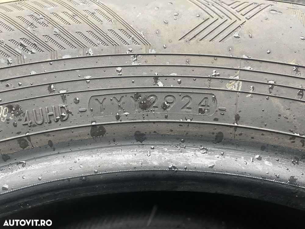 Set 2 anvelope iarna vara Yokohama BluEarth 225 60 R18 104V Dot 2924 - 6