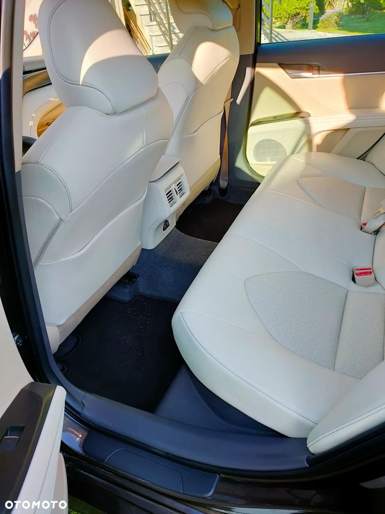 Toyota Camry 2.5 Hybrid Executive CVT - 11