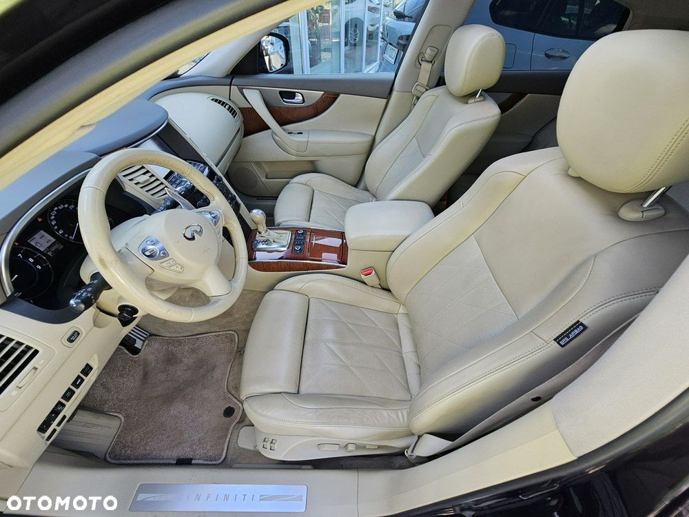 Infiniti QX70 - 27