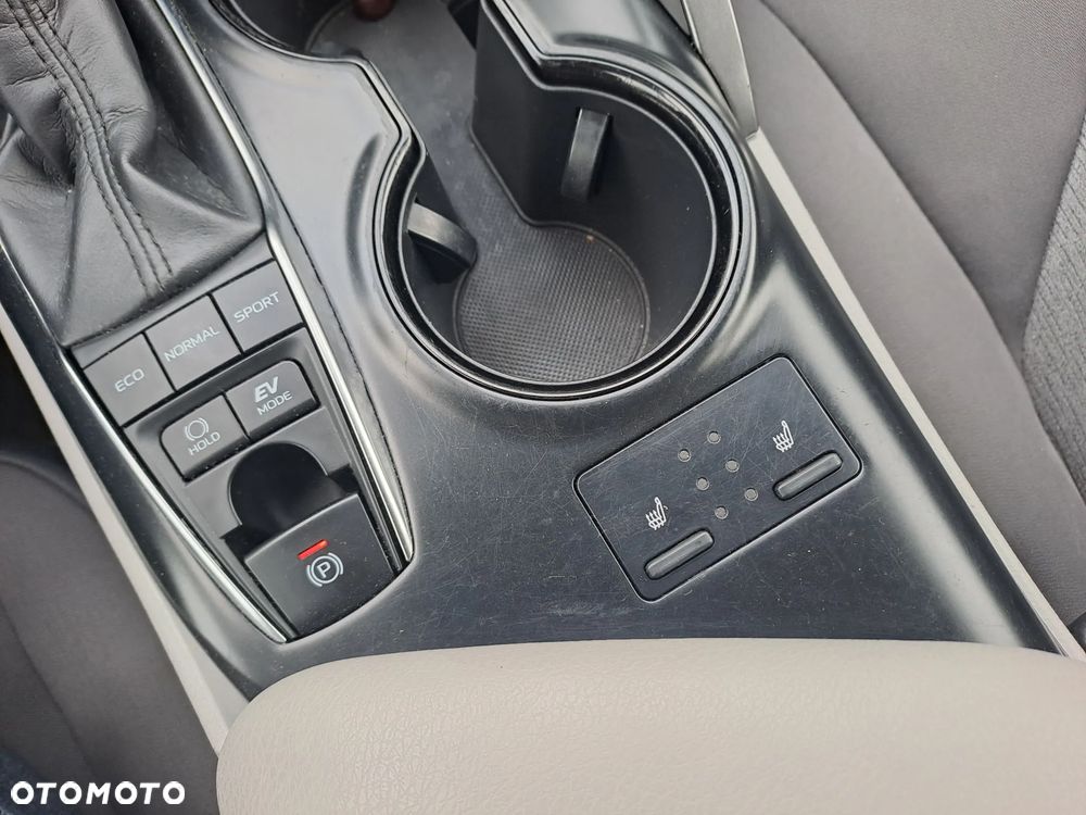 Toyota Camry - 22