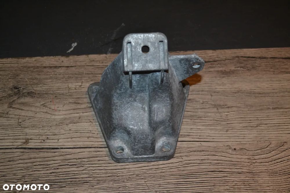 AUDI VW PASSAT B5 ŁAPA WSPORNIK MOCOWANIE SILNIKA 4B0199308 - 2