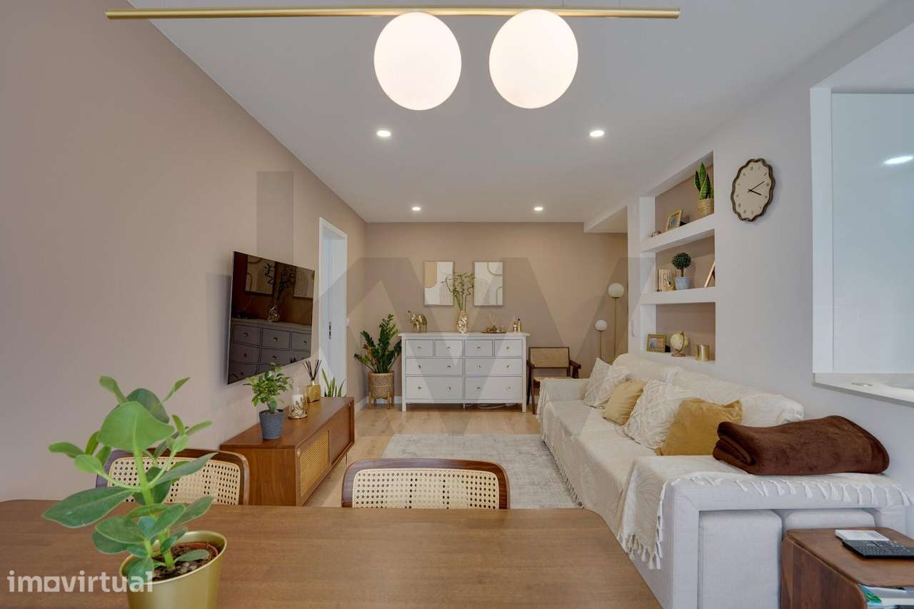 Apartamento T2 Renovado com Parqueamento e Arrecadação - Grande imagem: 5/37