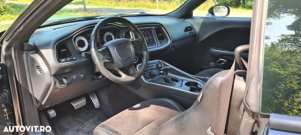 Dodge Challenger - 9