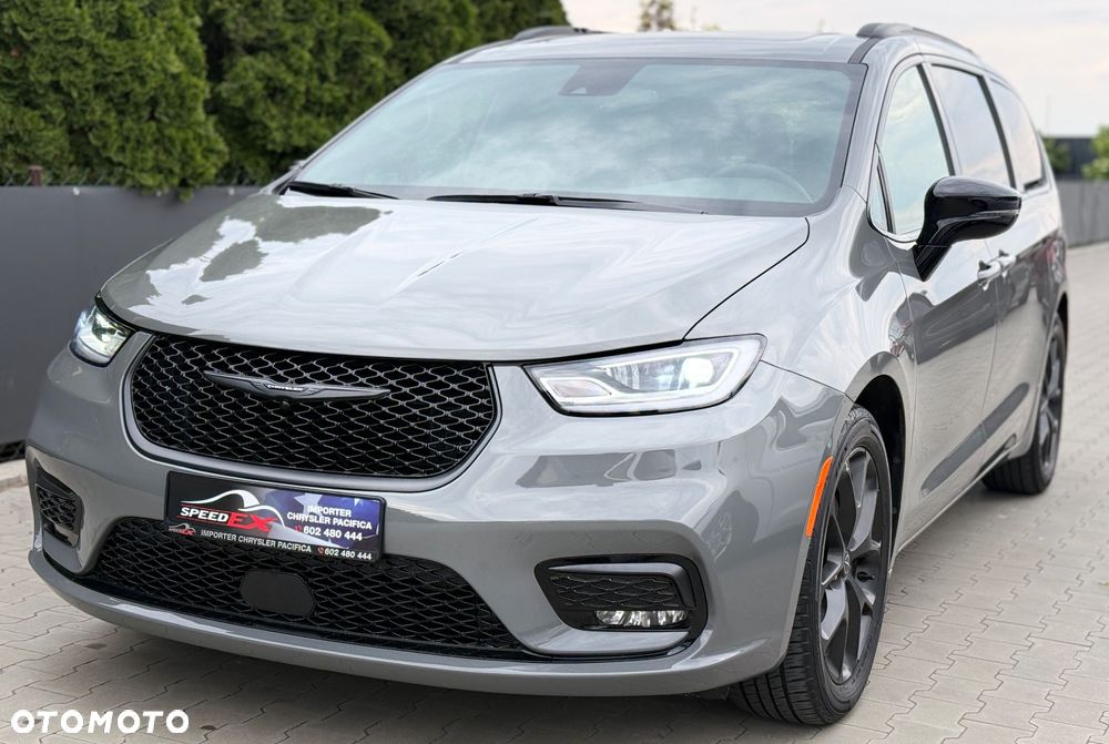 Chrysler Pacifica - 1