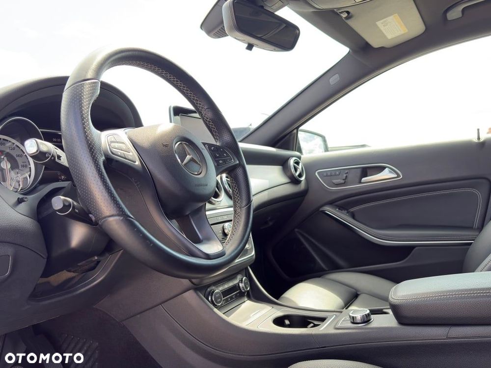 Mercedes-Benz GLA - 9