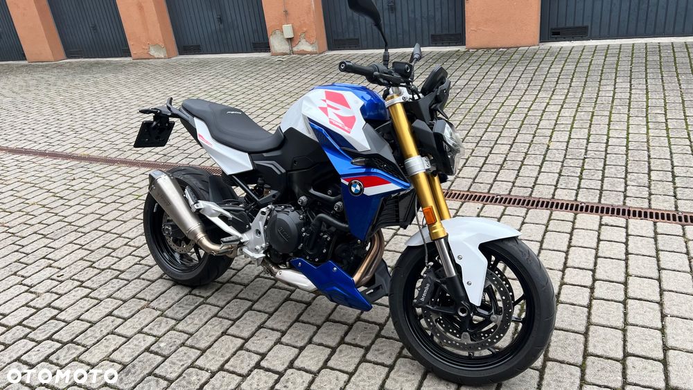BMW F