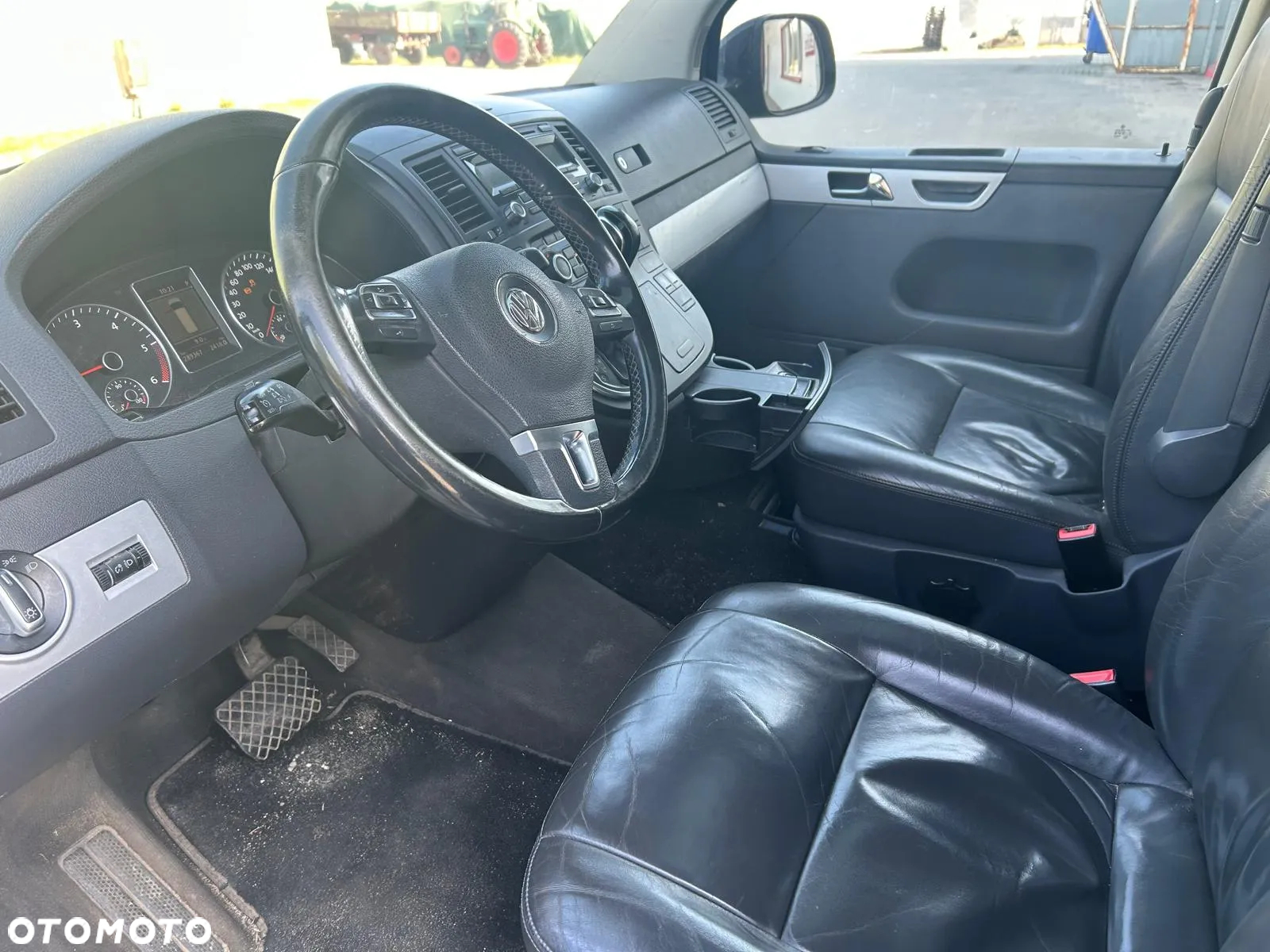 Volkswagen Multivan - 11