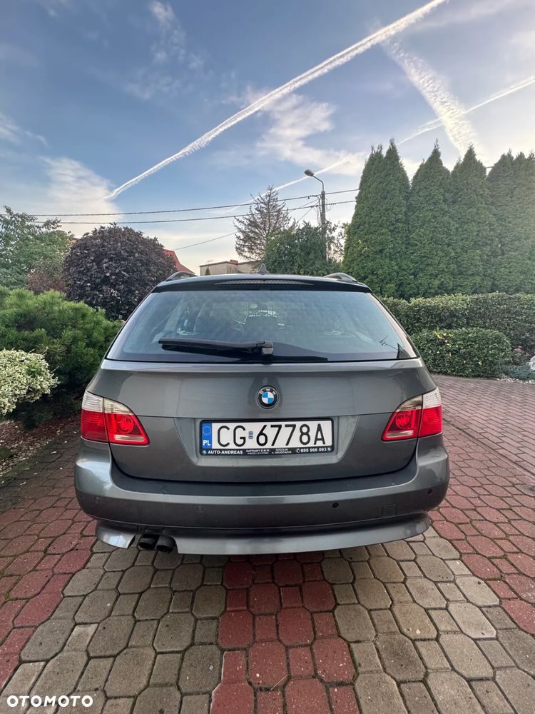 BMW Seria 5 525i Touring - 9