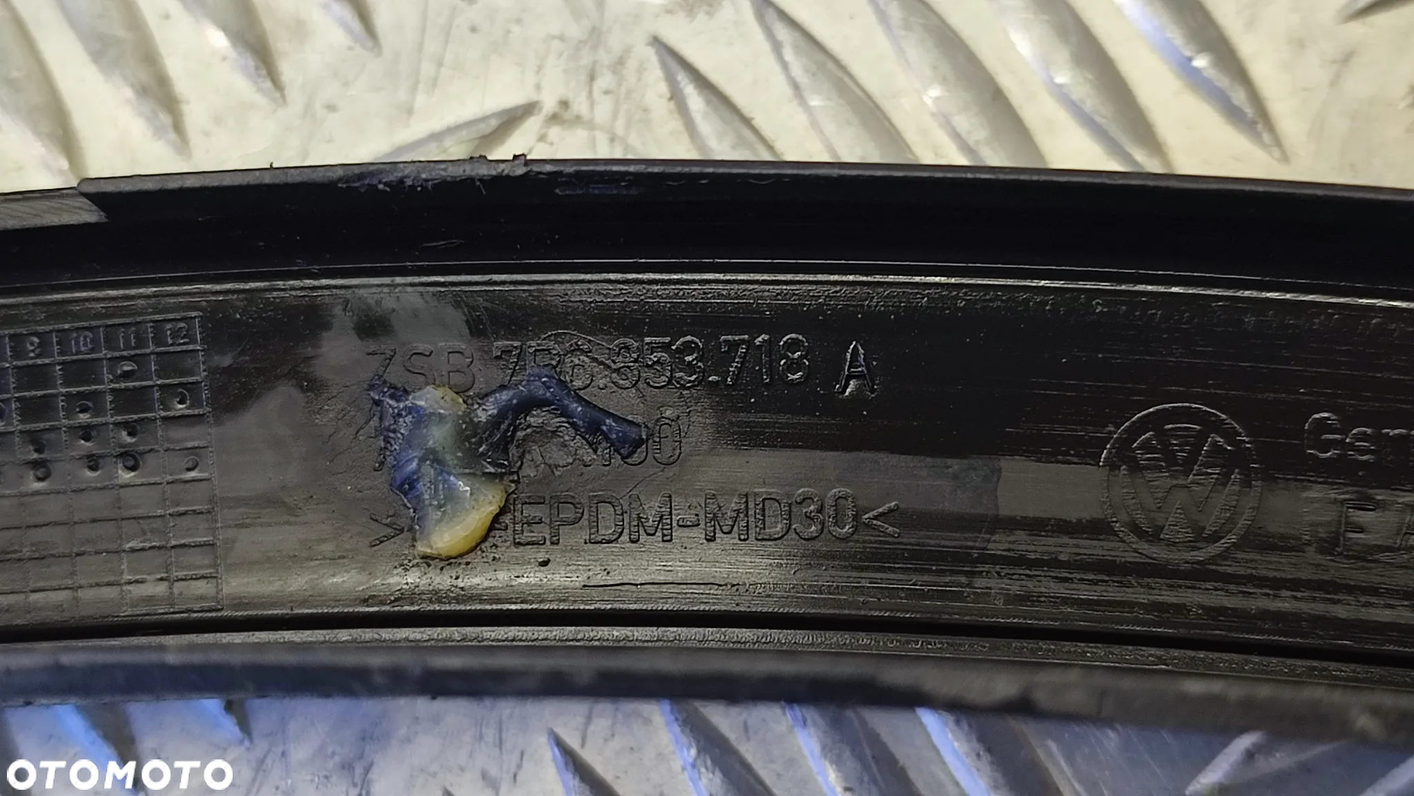 VW TOUAREG 7P 10-18R LISTWA SIERP NADKOLE BLOTNIKA R-LINE CHLAPACZE PRAWY TYL 7P6854820 7P6853718 A - 6