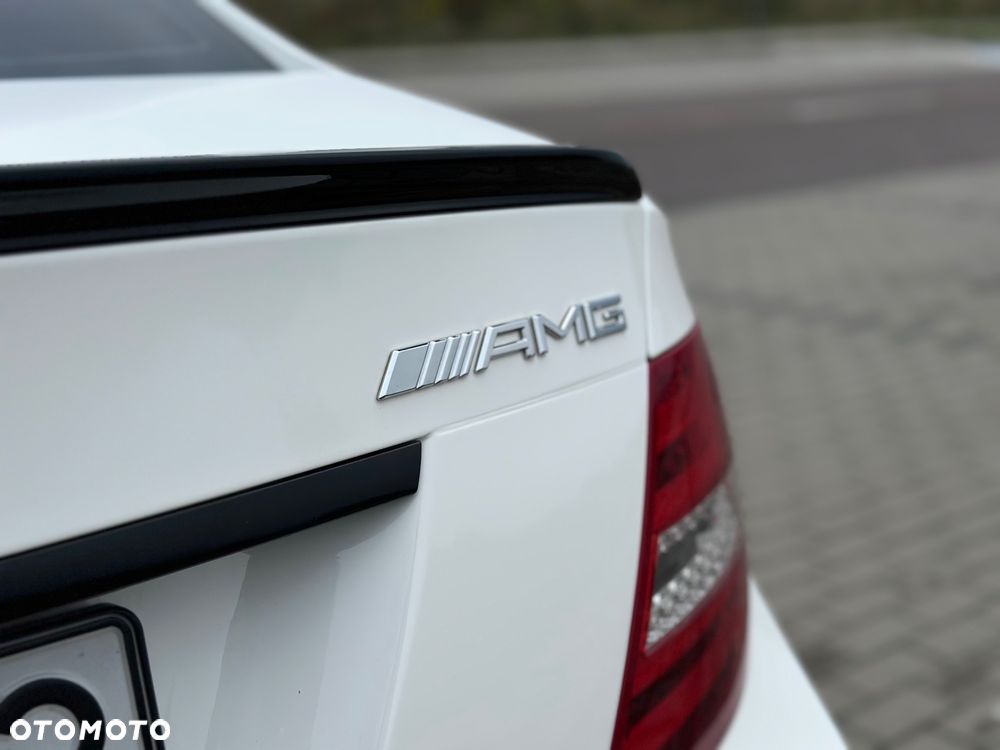 Mercedes-Benz Klasa C 63 AMG - 11
