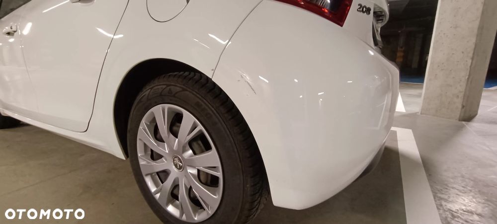 Peugeot 208 - 8
